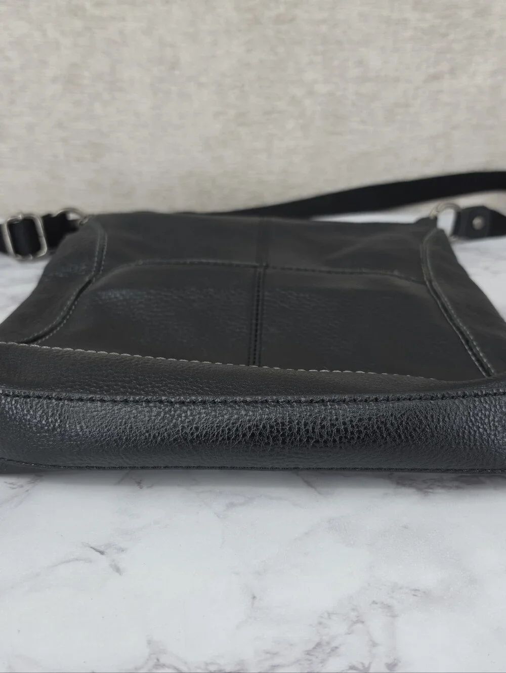 The Sak Lucia Black Pebbled Leather Crossbody Bag Purse Handbag - Picture 4 of 14
